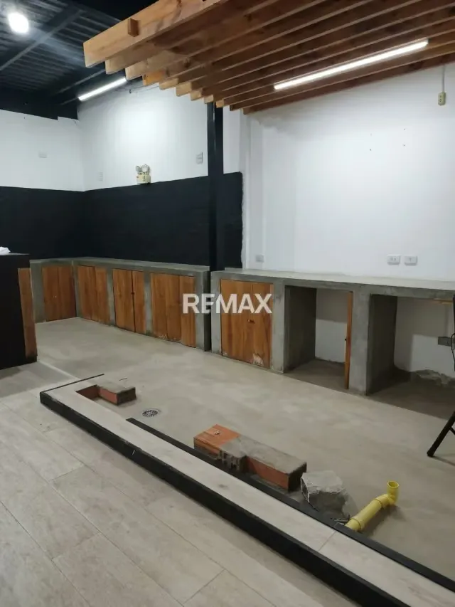 Local Comercial Galpón de 200 m² . AV. Prolongación Paseo Colón, Sector El Paraiso - Los Cerezos de Puerto la Cruz - 3