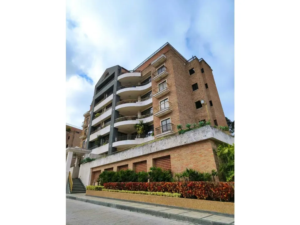 Se vende PB 740m2 Los Naranjos del Cafetal 5195