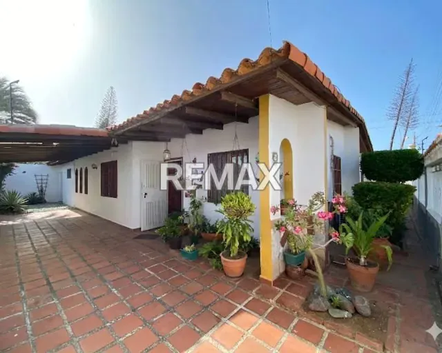 ¡TU INVERSIÓN IDEAL EN LOS BUCANEROS, PORLAMAR! EN VENTA AMPLIA CASA PRINCIPAL MÁS 2 ANEXOS PERFECTOS PARA RENTAR O FAMILIAS GRANDES. EXCELENTE UBICACIÓN EN MARGARITA. ¡DESCÚBRELA! - 15