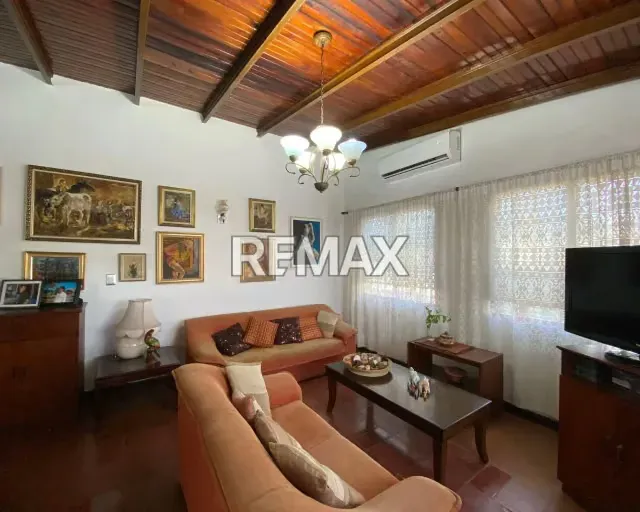 ¡TU INVERSIÓN IDEAL EN LOS BUCANEROS, PORLAMAR! EN VENTA AMPLIA CASA PRINCIPAL MÁS 2 ANEXOS PERFECTOS PARA RENTAR O FAMILIAS GRANDES. EXCELENTE UBICACIÓN EN MARGARITA. ¡DESCÚBRELA! - 3