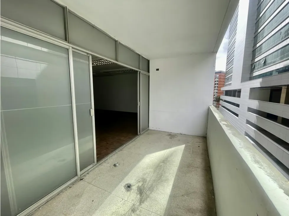 Vendo/alquilo oficina para remodelar 117m2 Torre Roraima 9383 - 3