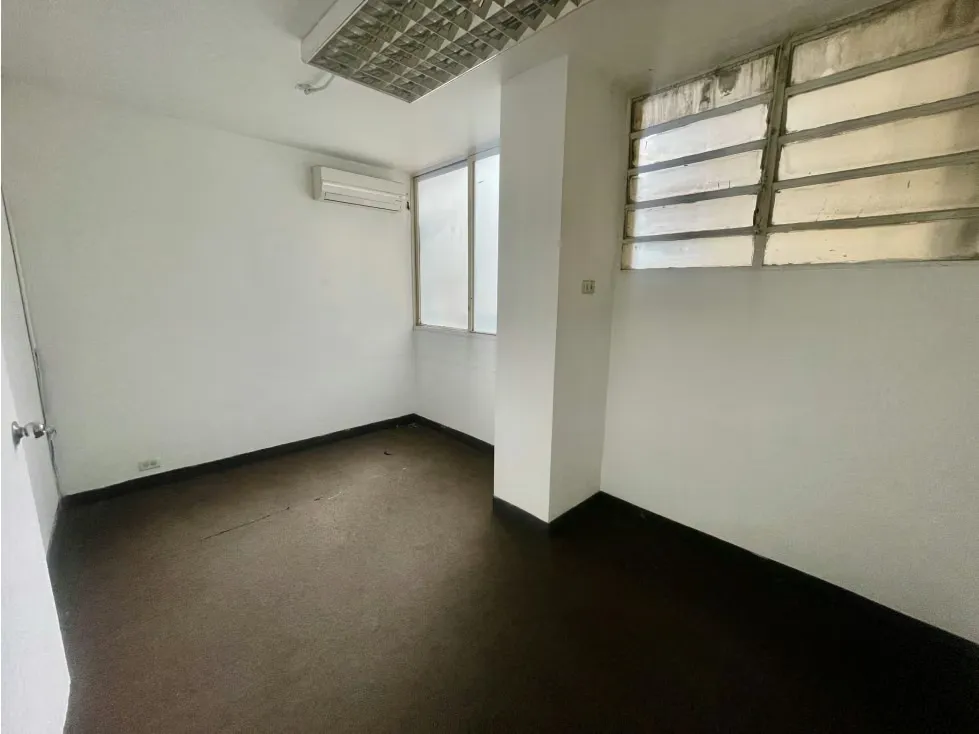 Vendo/alquilo oficina para remodelar 117m2 Torre Roraima 9383 - 5