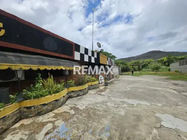 Venta de local centro comercial Charallave edo. Miranda Venezuela