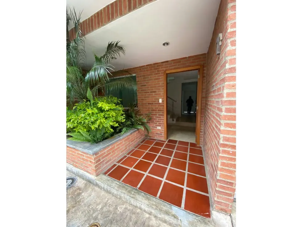 SE VENDEN TOWNHOUSES EN LOMA LINDA - 2