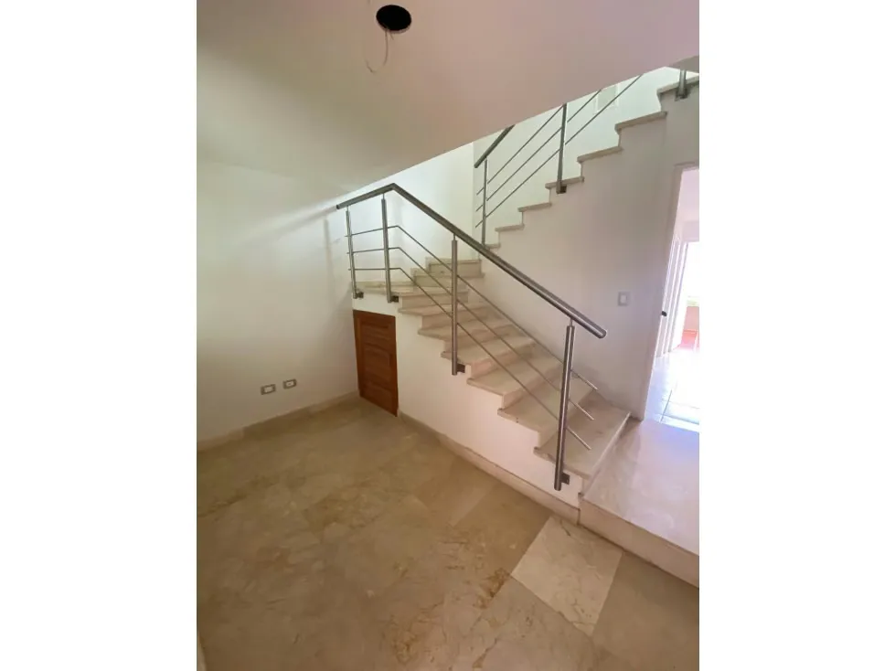 SE VENDEN TOWNHOUSES EN LOMA LINDA - 3