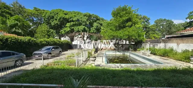 CASA COMERCIAL EN LA AV. LOS COLEGIOS, GUAPARO 1.020 - 12