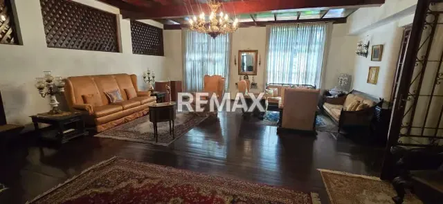 CASA COMERCIAL EN LA AV. LOS COLEGIOS, GUAPARO 1.020 - 17