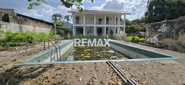 CASA COMERCIAL EN LA AV. LOS COLEGIOS, GUAPARO 1.020 - 2