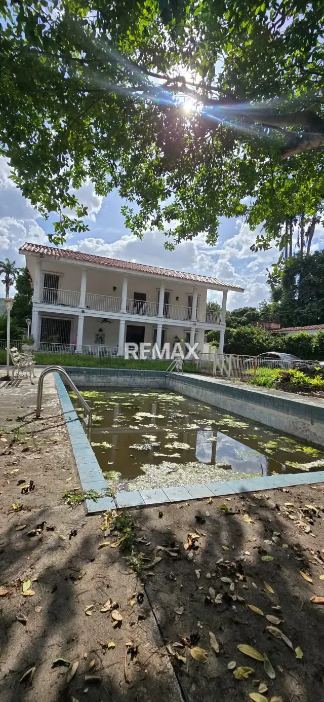 CASA COMERCIAL EN LA AV. LOS COLEGIOS, GUAPARO 1.020 - 3