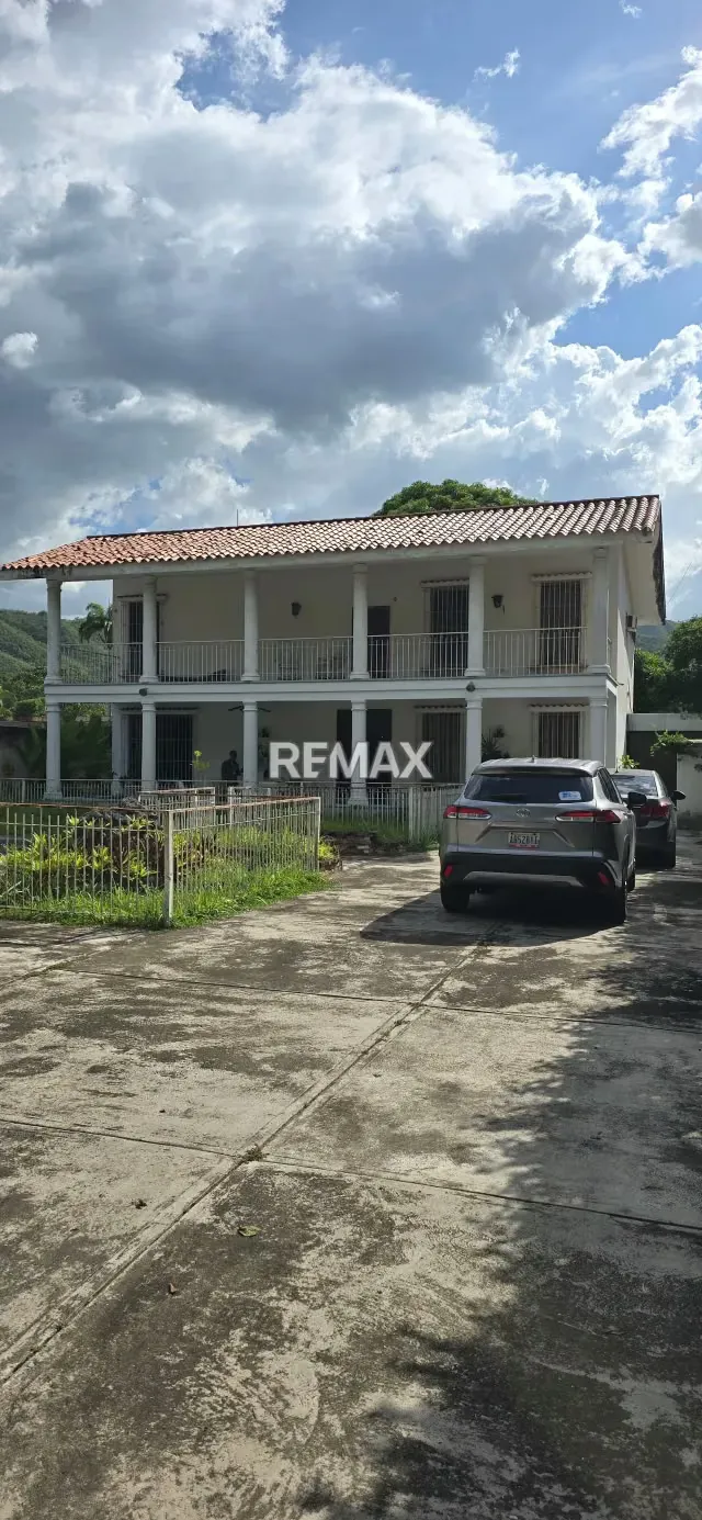 CASA COMERCIAL EN LA AV. LOS COLEGIOS, GUAPARO 1.020 - 10