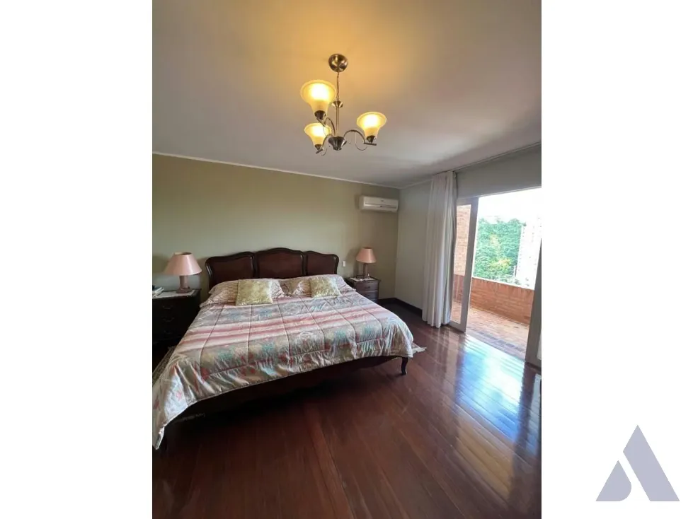 Vendo casa remodelada 296m3 Alto Hatillo 4548 - 4