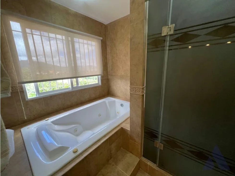 Vendo casa remodelada 296m3 Alto Hatillo 4548 - 7