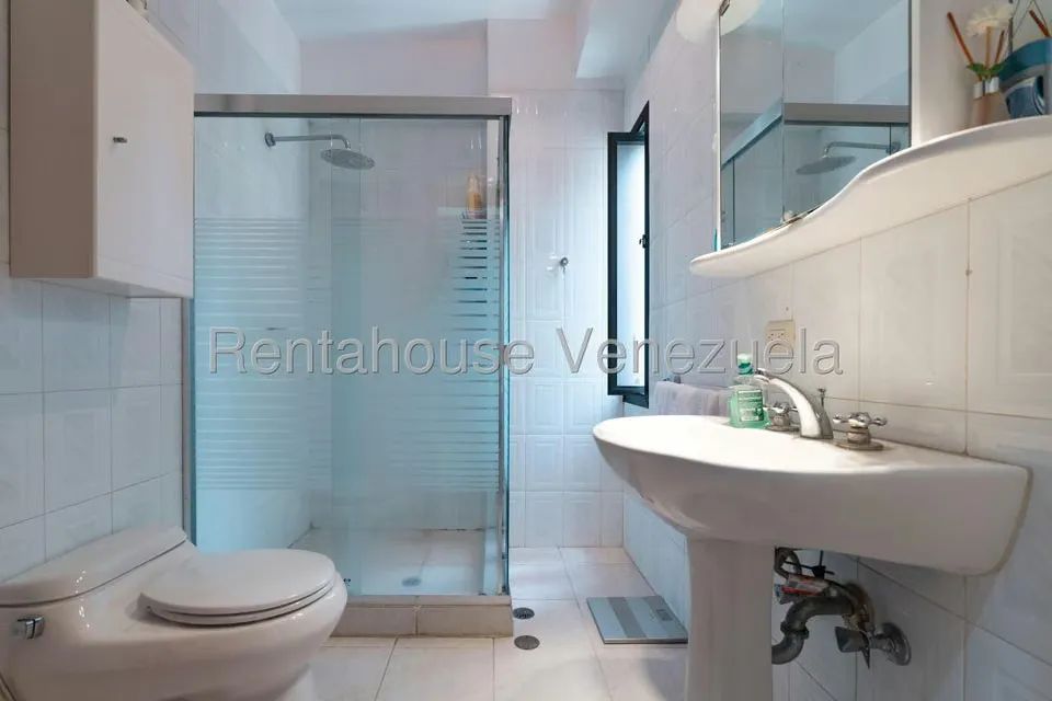 Apartamento (1 Nivel) en Venta en Los Palos Grandes, Distrito Metropolitano - 30