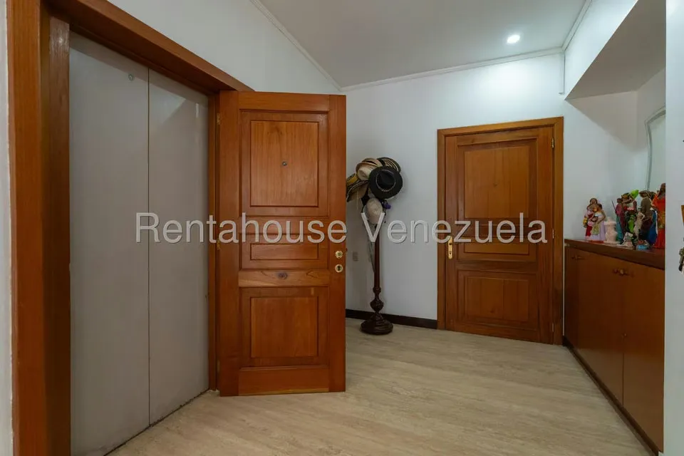 Apartamento (1 Nivel) en Venta en Los Palos Grandes, Distrito Metropolitano - 3