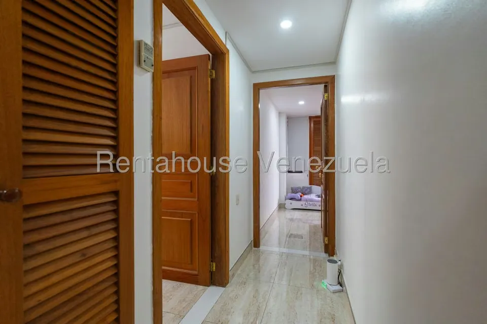 Apartamento (1 Nivel) en Venta en Los Palos Grandes, Distrito Metropolitano - 36