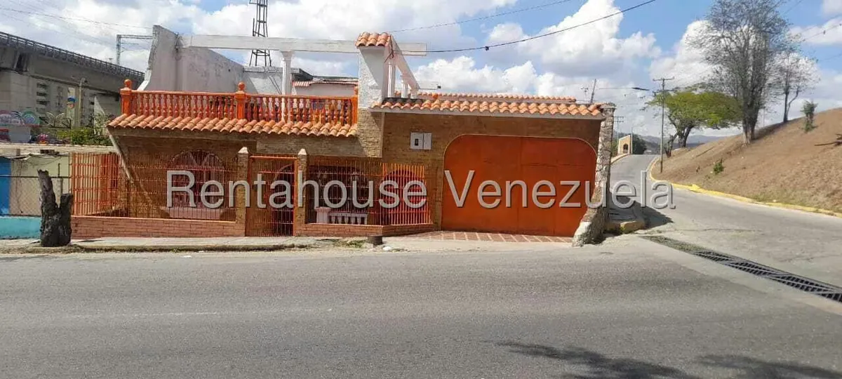 Casa (Multipes Niveles) en Venta en Centro de Charallave, Miranda