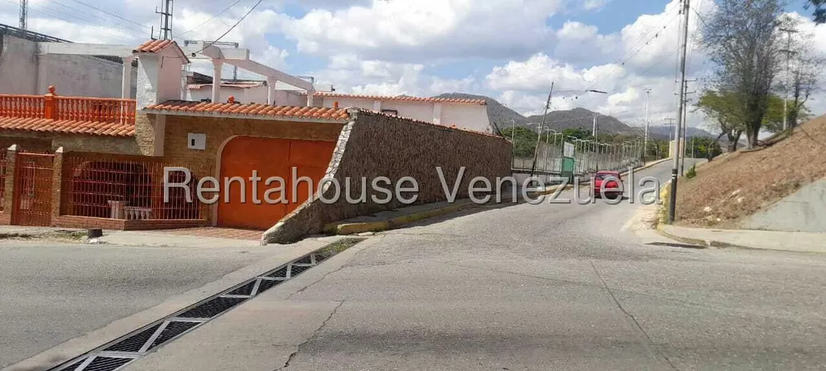 Casa (Multipes Niveles) en Venta en Centro de Charallave, Miranda - 2