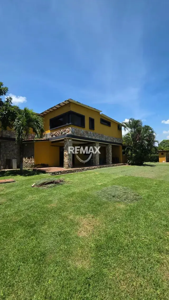 EN VENTA ESPECTACULAR CASA EN SAFARI COUNTRY CLUB
