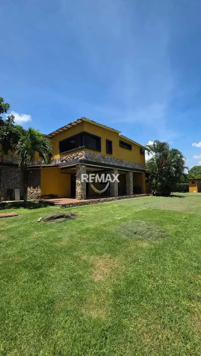 EN VENTA ESPECTACULAR CASA EN SAFARI COUNTRY CLUB