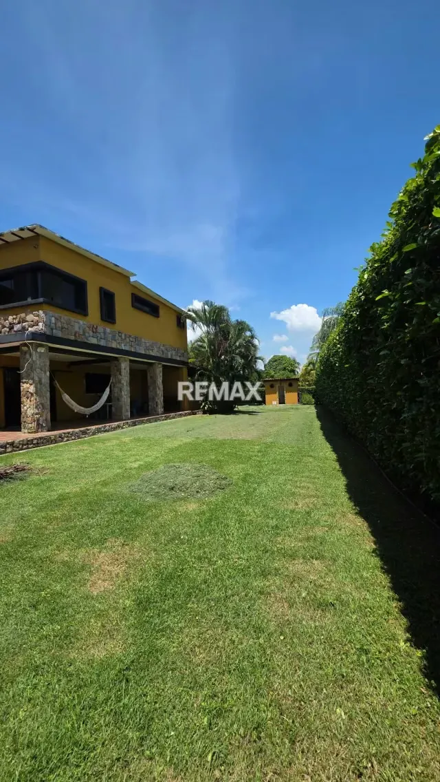 EN VENTA ESPECTACULAR CASA EN SAFARI COUNTRY CLUB - 2