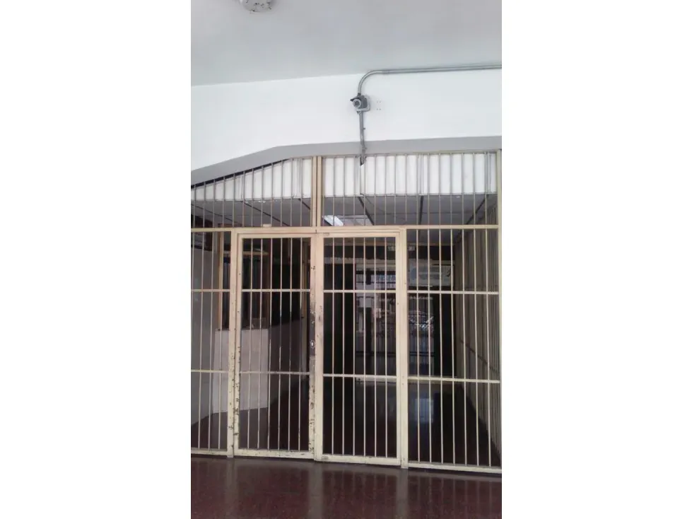 AMPLIO LOCAL EN VENTA A UNA CUADRA DE LA AV. LECUNA 382M2 - 2