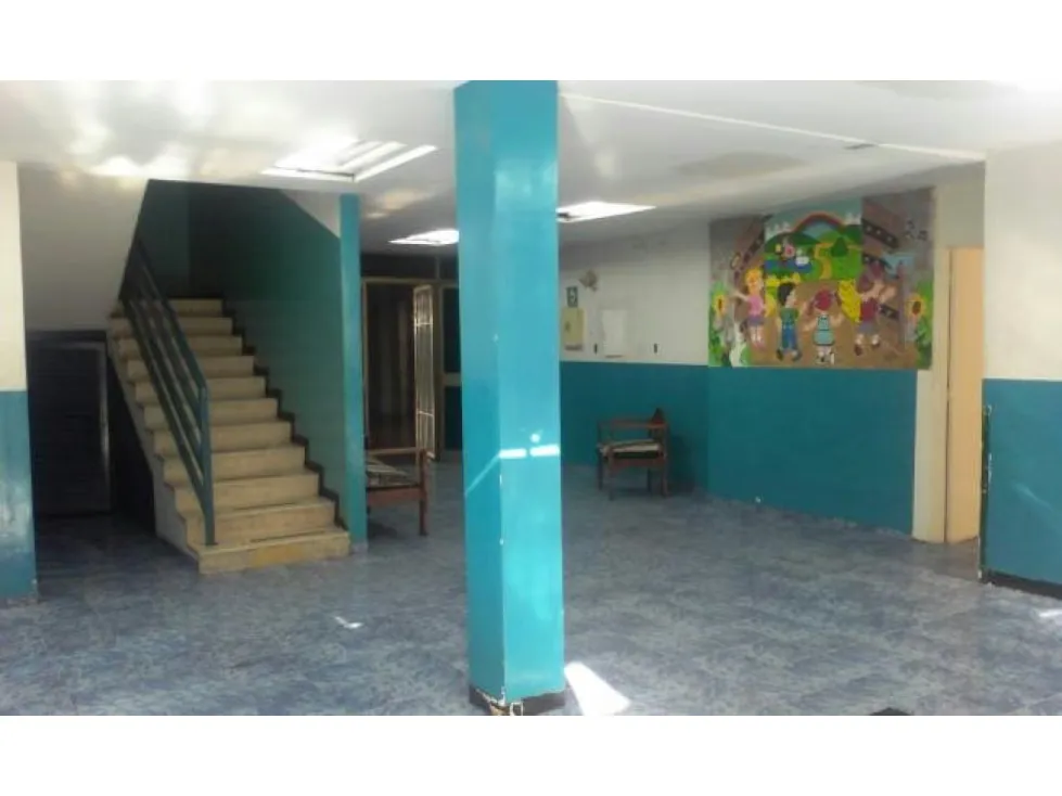 AMPLIO LOCAL EN VENTA A UNA CUADRA DE LA AV. LECUNA 382M2 - 6