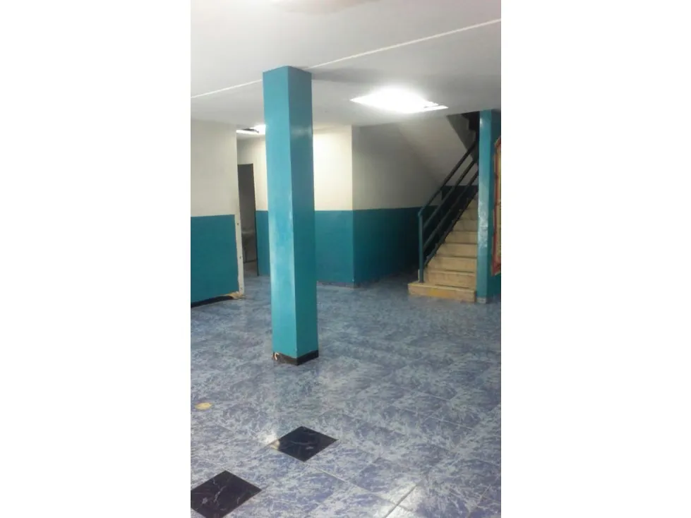 AMPLIO LOCAL EN VENTA A UNA CUADRA DE LA AV. LECUNA 382M2 - 8