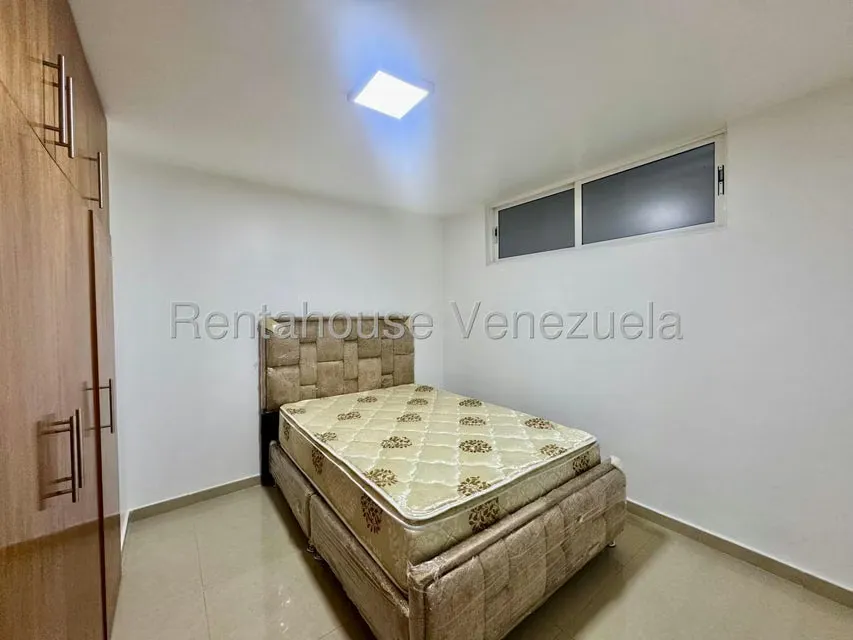 Apartamento (1 Nivel) en Alquiler en Colinas de La Tahona, Distrito Metropolitano - 13