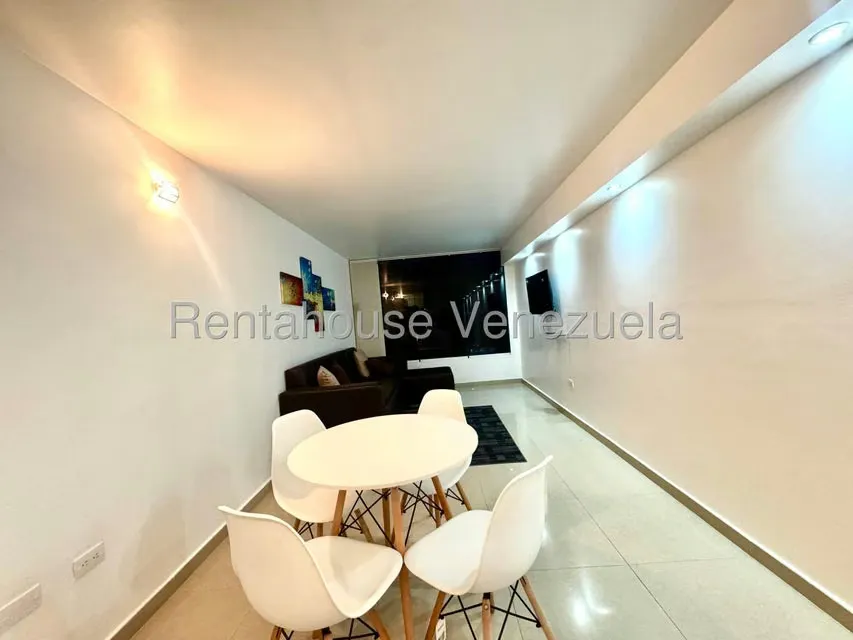Apartamento (1 Nivel) en Alquiler en Colinas de La Tahona, Distrito Metropolitano - 4