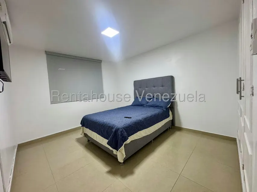 Apartamento (1 Nivel) en Alquiler en Colinas de La Tahona, Distrito Metropolitano - 10