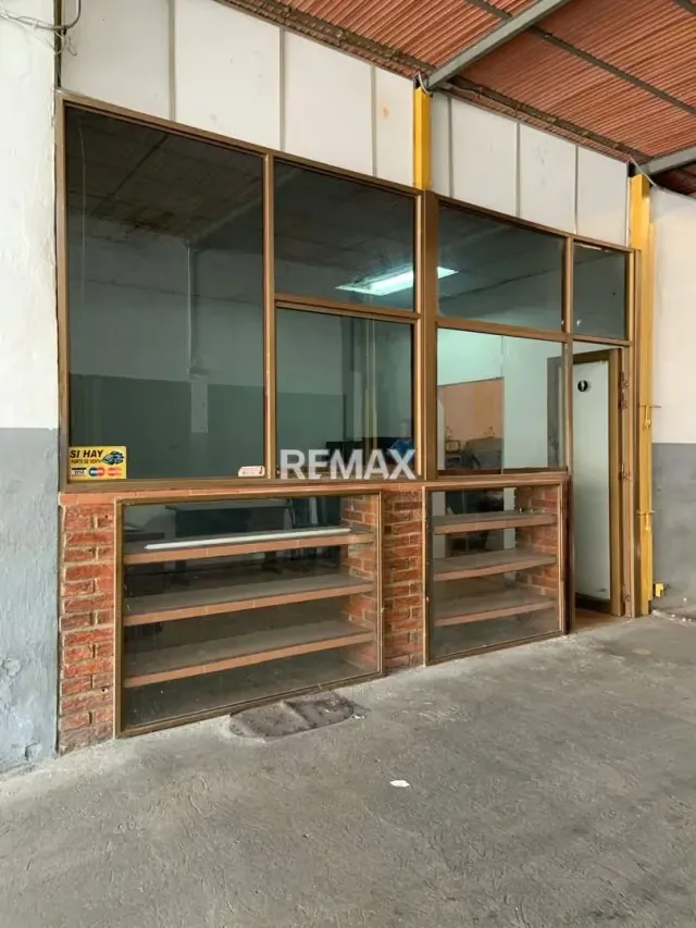 En Alquiler local comercial Av. 9 Sector el Bolo