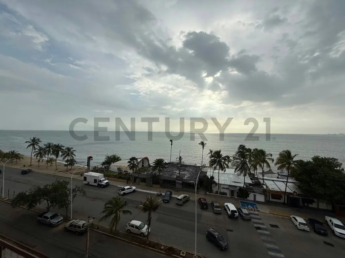 Apartamento en alquiler en Lechería en el CR Karla Valentina, Playa Mansa. - 25