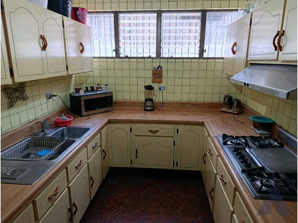 Vendo casa calle cerrada 320m2 Montalbán 6766 - 16