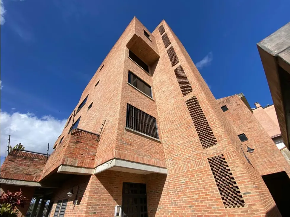 Se vende Apto PH duplex 370m² 3h+s/3b+s/4p Urb Miranda