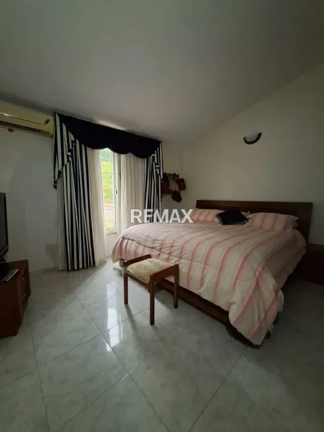 TOWNHOUSE EN VENTA CONJ. RES. LOMAS DEL ROCÍO. LA ENTRADA NAGUANAGUA - 12