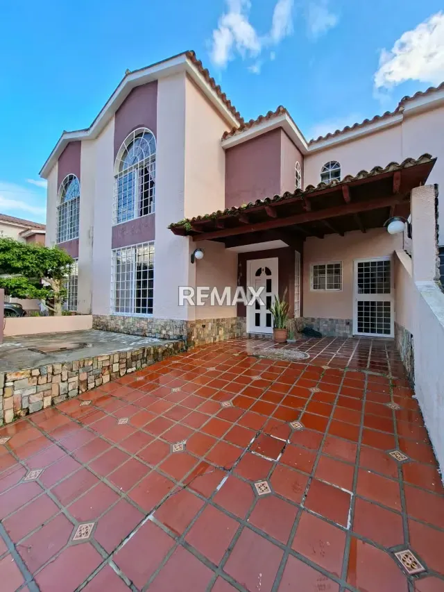 TOWNHOUSE EN VENTA CONJ. RES. LOMAS DEL ROCÍO. LA ENTRADA NAGUANAGUA - 2