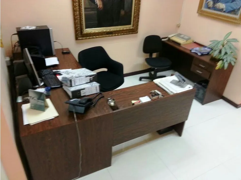 Se vende oficina 218m2 Los Palos Grandes 0994 - 3