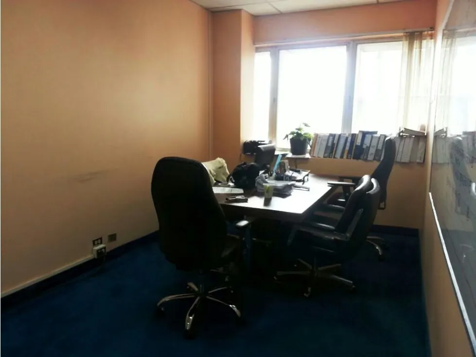 Se vende oficina 218m2 Los Palos Grandes 0994 - 5