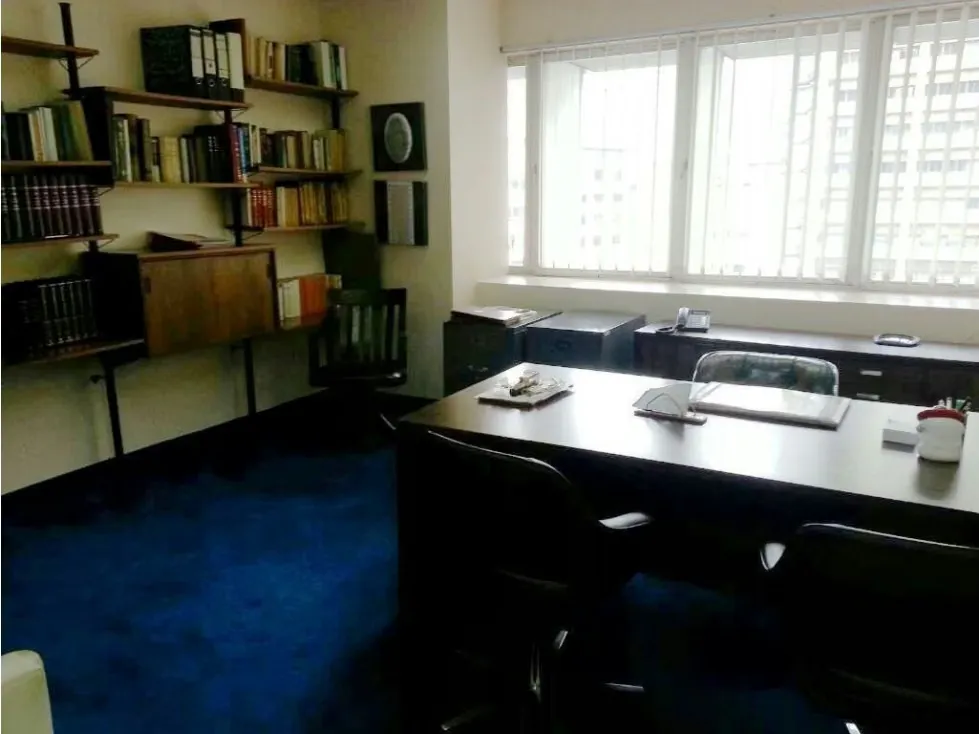 Se vende oficina 218m2 Los Palos Grandes 0994 - 7