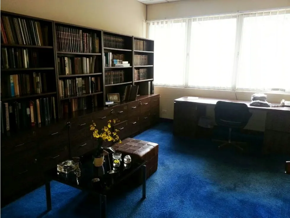 Se vende oficina 218m2 Los Palos Grandes 0994 - 8