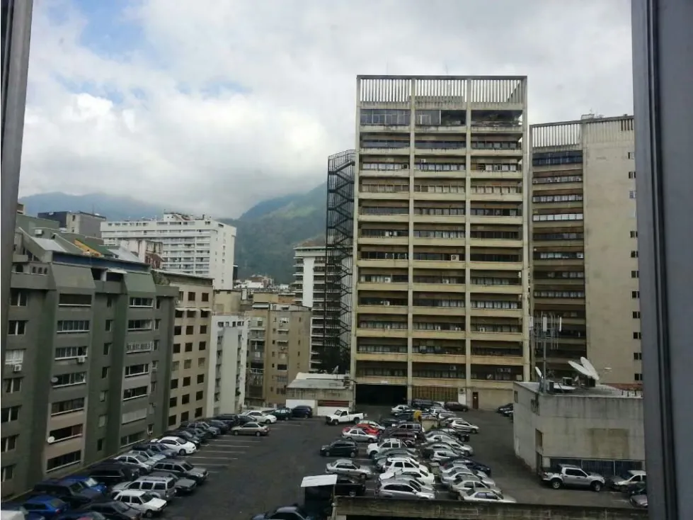 Se vende oficina 218m2 Los Palos Grandes 0994 - 10