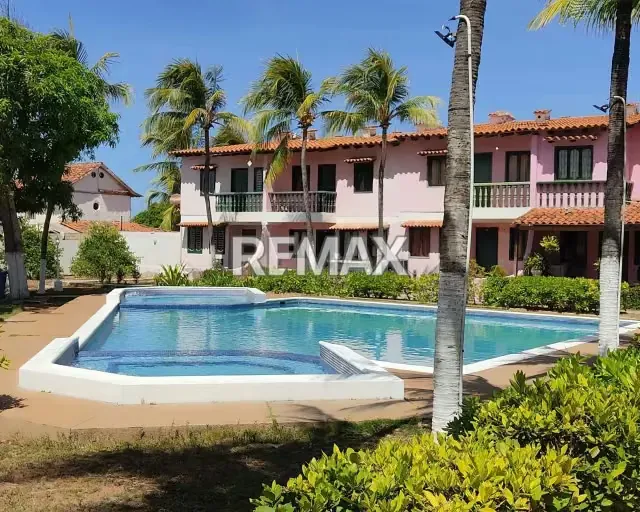 TOWNHOUSE EN OBRA GRIS, PERFECTO PARA REMODELAR EN CONJUNTO A PASOS DEL MAR, ISLA DE MARGARITA, NUEVA ESPARTA