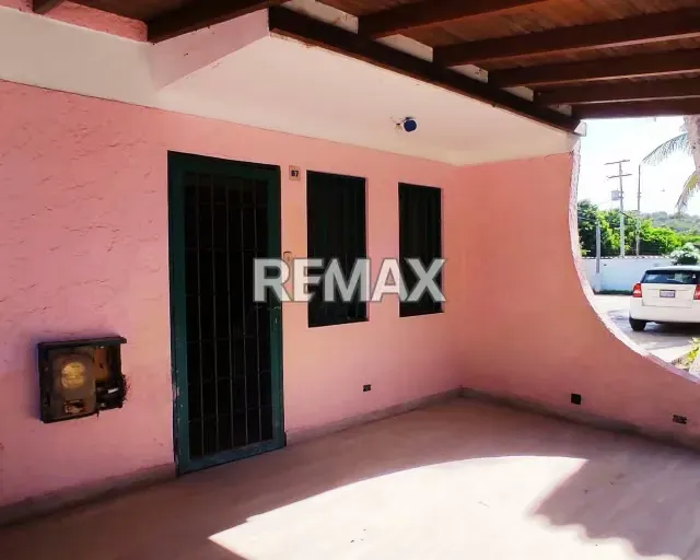TOWNHOUSE EN OBRA GRIS, PERFECTO PARA REMODELAR EN CONJUNTO A PASOS DEL MAR, ISLA DE MARGARITA, NUEVA ESPARTA - 2