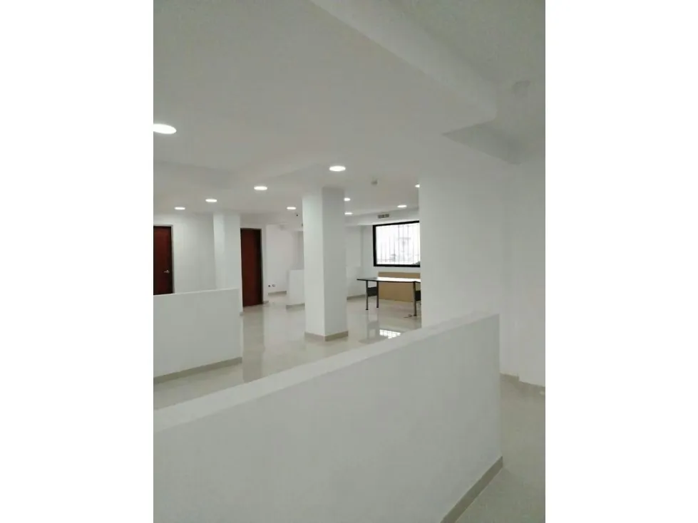 SE ALQUILA GALPON INDUSTRIAL EN BOLEITA 700m2 - 7