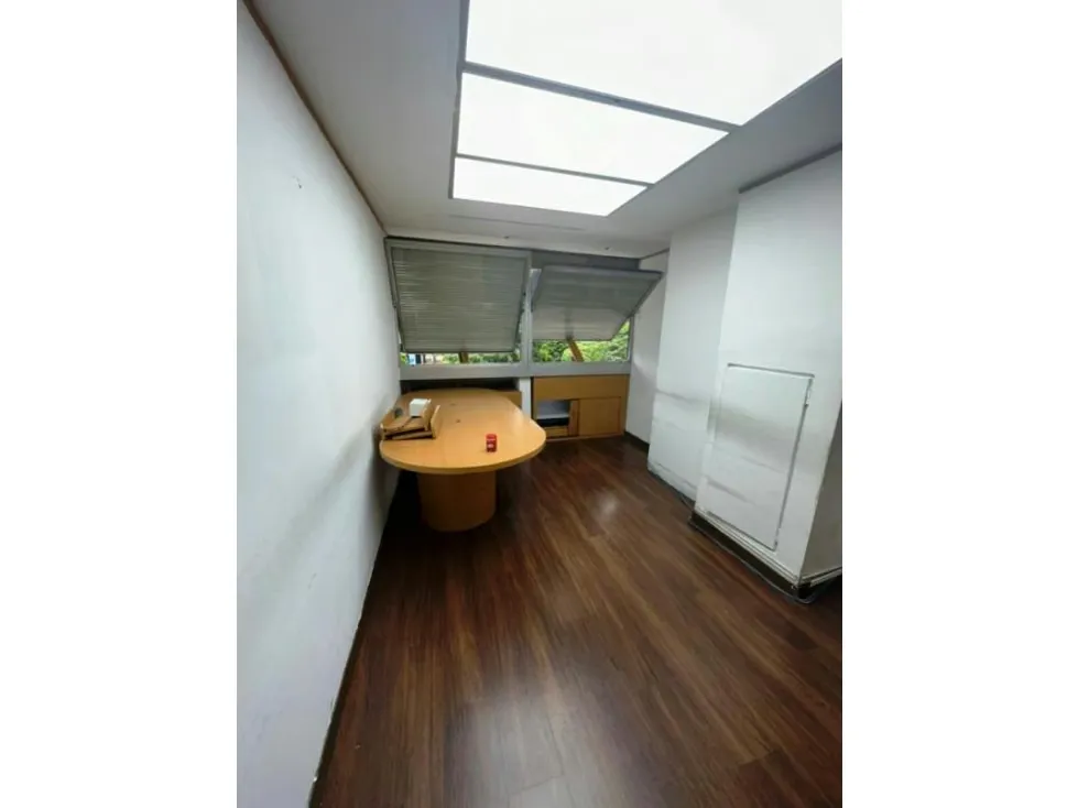 OFICINA - LAS MERCEDES - 270 Mts2 - 6