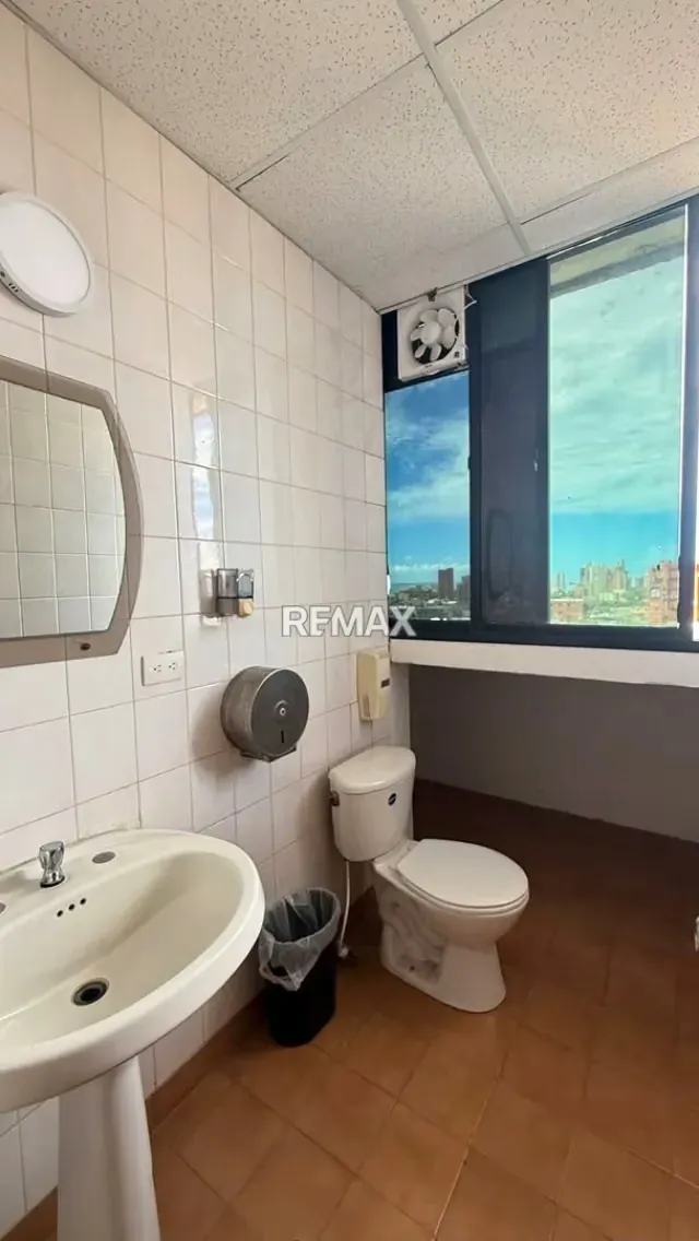 Se Vende Oficina en Torre Claret - 9