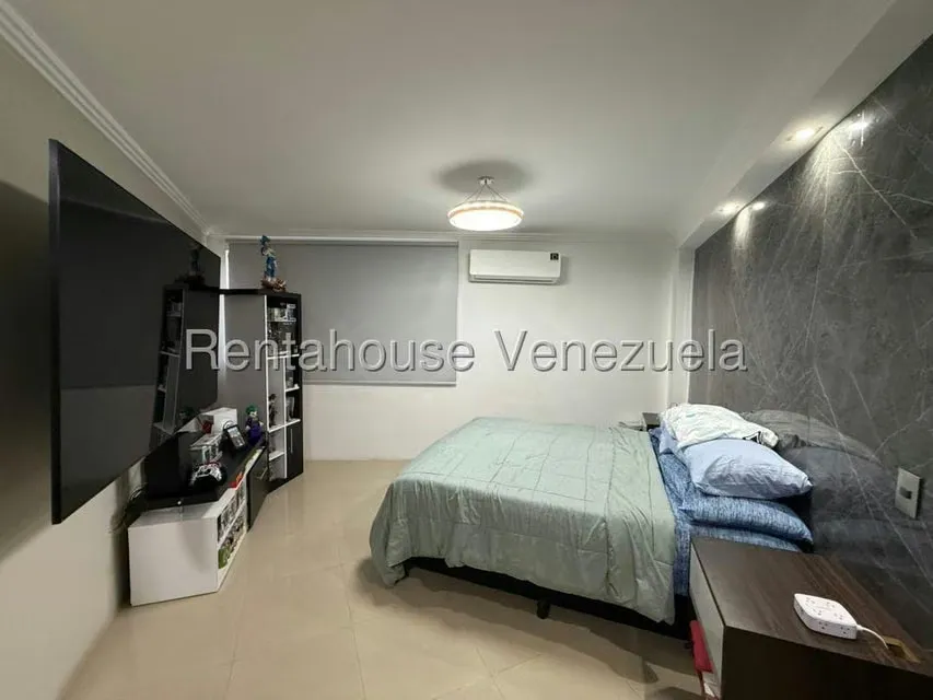 Apartamento (Duplex) en Venta en Valles de Camoruco, Carabobo - 25