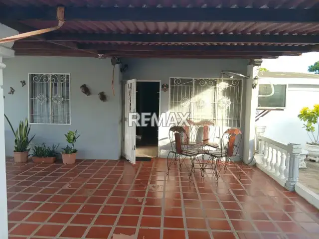 Se vende hermosa y actualizada casa en Los Puertos de Altagracia