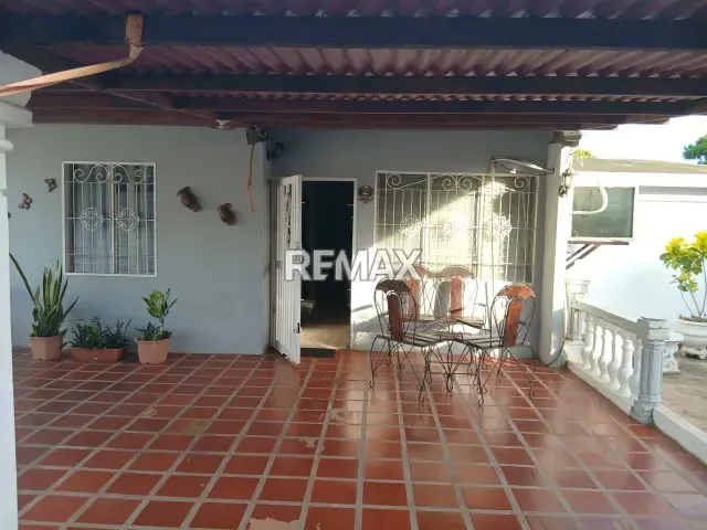 Se vende hermosa y actualizada casa en Los Puertos de Altagracia
