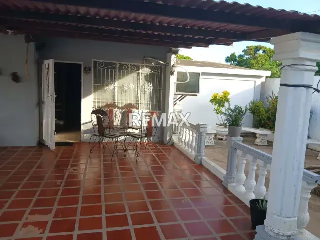 Se vende hermosa y actualizada casa en Los Puertos de Altagracia - 3